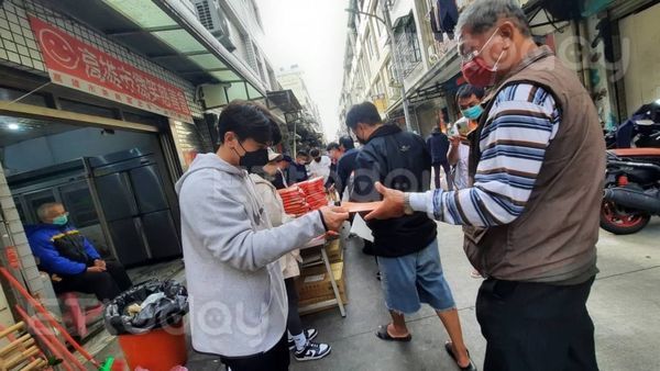 ▲陳傑憲跟母親娟姐合照             。（圖／記者吳奕靖翻攝）