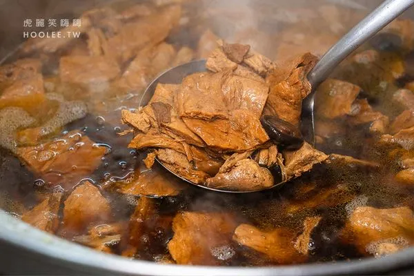 ▲▼三民第二公有市場無名素食，高雄40年素食麵攤，香椿素肉燥麻醬乾麵。（圖／虎麗提供）