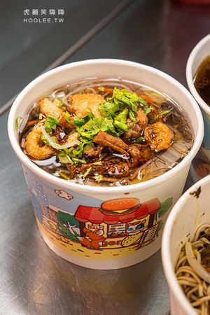 ▲▼三民第二公有市場無名素食，高雄40年素食麵攤，香椿素肉燥麻醬乾麵。（圖／虎麗提供）