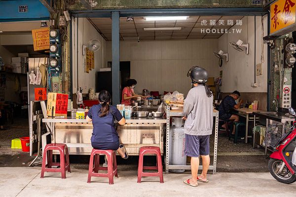 ▲▼三民第二公有市場無名素食，高雄40年素食麵攤，香椿素肉燥麻醬乾麵。（圖／虎麗提供）