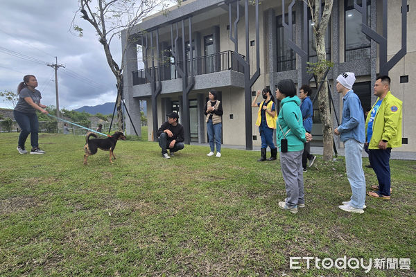 ▲▼花蓮狗貓躍動園區邀請知名講幣講授寵物攝影及動物行為等課程，有25位志工參加。（圖／花蓮縣政府提供，下同）