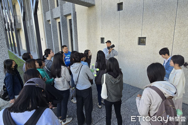 ▲▼花蓮狗貓躍動園區邀請知名講幣講授寵物攝影及動物行為等課程，有25位志工參加。（圖／花蓮縣政府提供，下同）