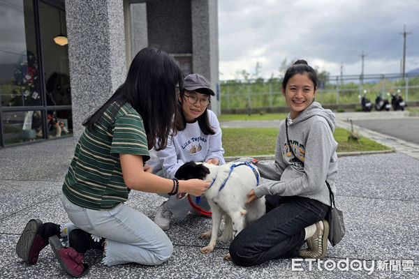 ▲▼花蓮狗貓躍動園區邀請知名講幣講授寵物攝影及動物行為等課程，有25位志工參加。（圖／花蓮縣政府提供，下同）