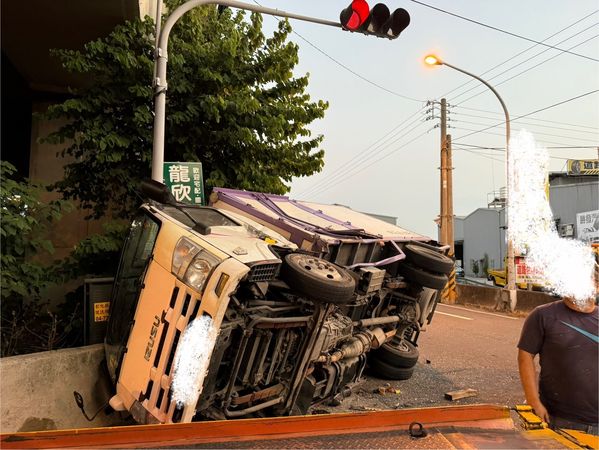 ▲彰化埔心鄉貨車對撞。（圖／民眾提供）