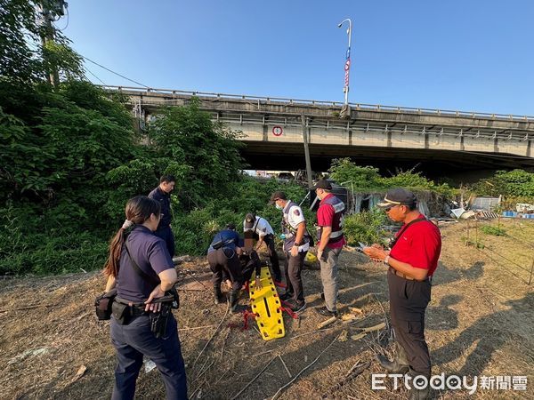 ▲▼男騎士墜橋 。（圖／記者許宥孺翻攝）