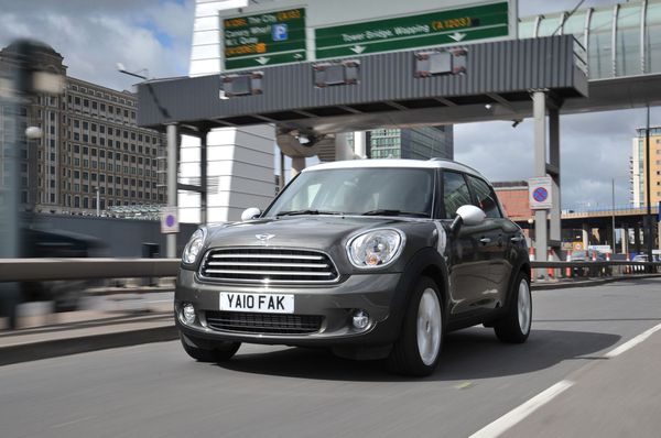 為了進一步擴大市場，Mini於2010年推出了首款跨界休旅車「Mini Countryman」。