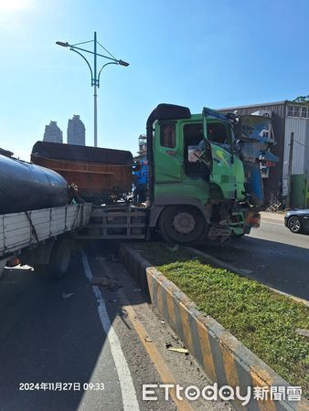 ▲▼  聯結車突然衝向對向車道，撞上貨車和水泥車           。（圖／記者戴上容翻攝）