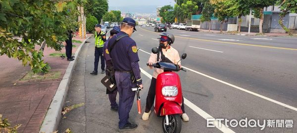 ▲微型電動二輪車自11月30日起須領牌並投保，南投警方也加強宣導取締。（圖／記者高堂堯翻攝，下同）