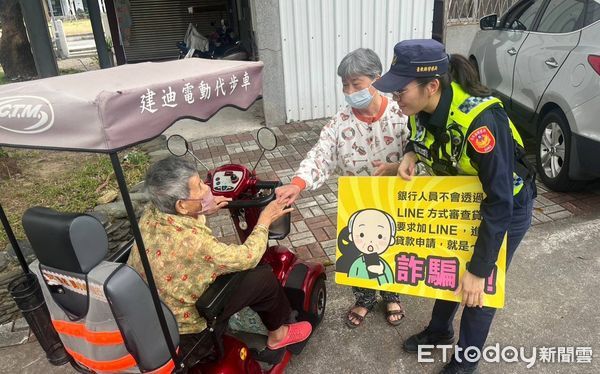 ▲警方加強微型電動車掛牌宣導。（圖／記者楊漢聲翻攝）