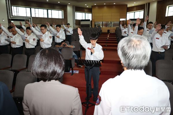 ▲由雲林縣政府主導113年度雲嘉嘉高級救護技術員訓練，今日於雲林縣消防局5樓大禮堂舉辦結訓典禮。（圖／記者王悉宇翻攝）