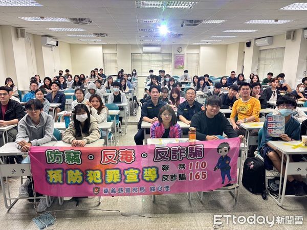 ▲▼  民雄警分局長親自到大學校園宣導反詐騙  。（圖／民雄分局提供）