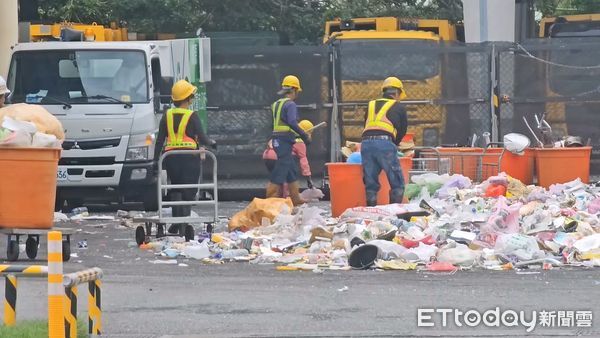 ▲▼花蓮清潔隊             。（圖／記者柯政誟翻攝）