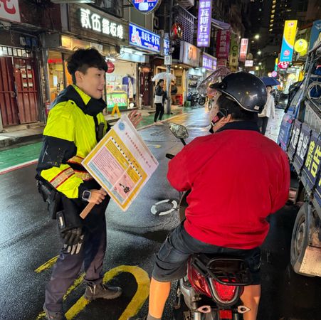 微電車新制將於30日上路，警方宣導後將加強執法。（警方提供）