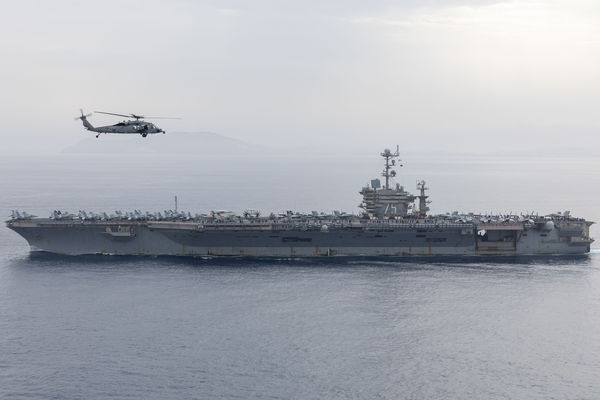 ▲▼尼米茲級航母杜魯門號（USS Harry S. Truman, CVN-75）,SH-60海鷹直升機。（圖／美國海軍）