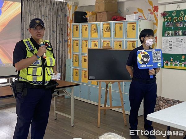 ▲恆春警分局員警深入滿州鄉長壽文化健康站關懷據點反詐及交安宣導            。（圖／記者陳崑福翻攝）