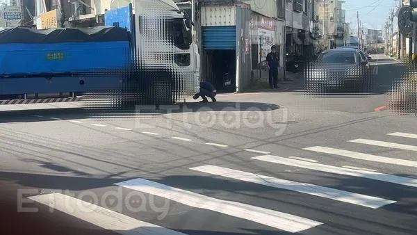 ▲一名女子被大貨車捲入輪下，當場死亡            。（圖／記者民眾提供）