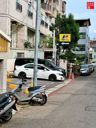 ▲▼千層控必訪台中人氣咖啡館！頂級生乳配法式薄餅＋當季水果超罪惡。（圖／部落客華少提供）