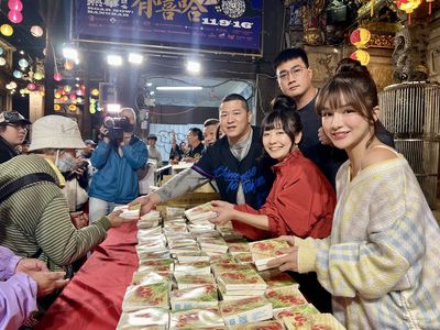 賀中華隊奪冠！　草爺攜手「寶島神很大」爽發祭品