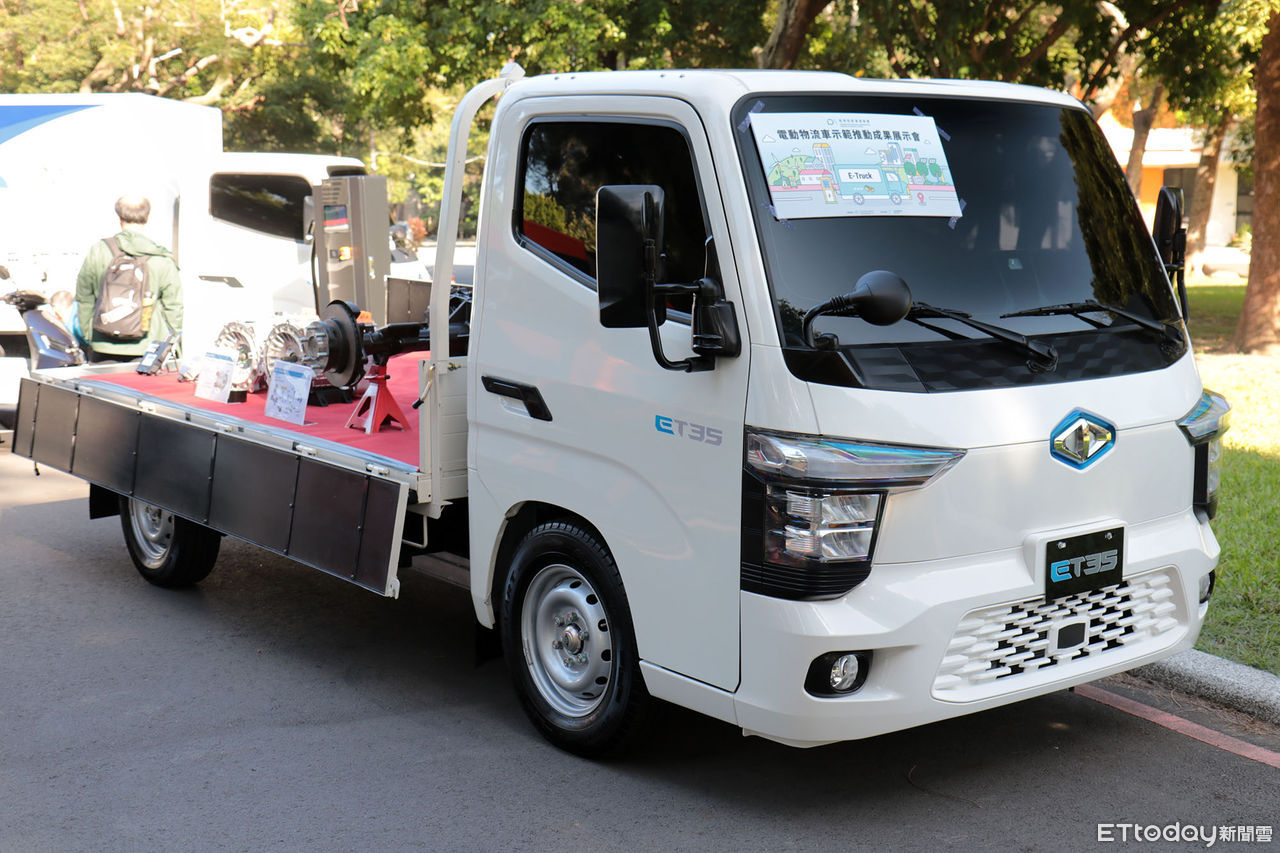 ▲中華汽車「自主開發電動3噸半貨車ET35」搶先看！國產化率高達9成。（圖／記者張慶輝攝）