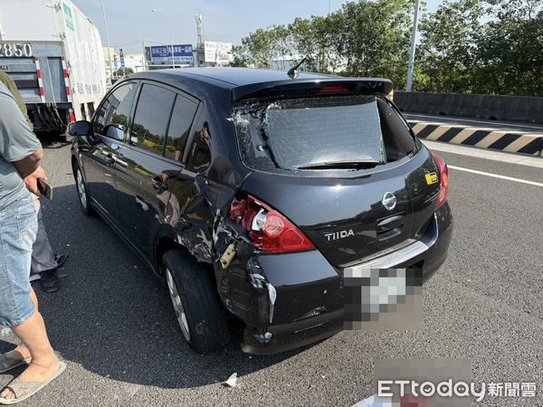 ▲▼             國1埔鹽系統路段重大車禍，2人命危。（圖／記者唐詠絮翻攝，下同）