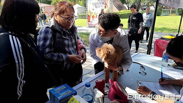 新北毛寶貝耶誕趴登場「素還真與萌犬同台飆戲」　辦寵物卡享好康（圖／新北動保處提供）