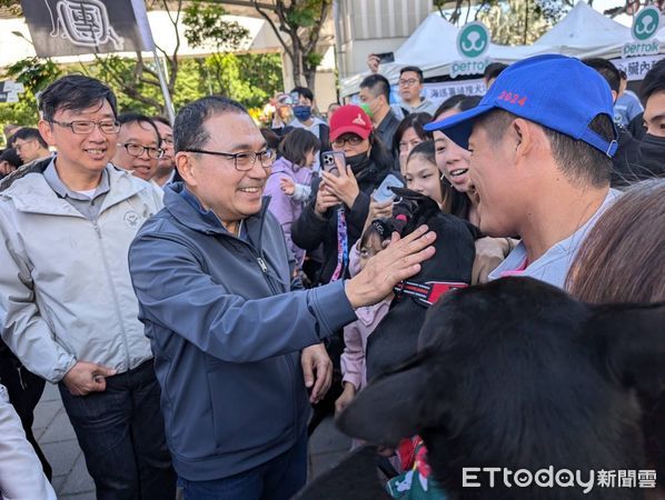  新北毛寶貝耶誕趴登場「素還真與萌犬同台飆戲」　辦寵物卡享好康（圖／新北動保處提供）