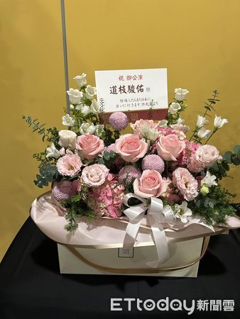 ▲許光漢送花籃祝賀。（圖／記者吳睿慈攝）