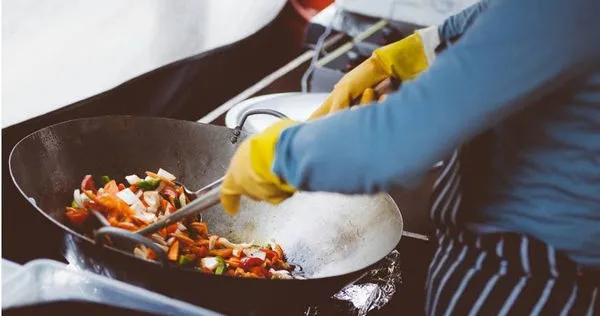 二寶媽每天只有百元飯錢「幫婆婆、小姑煮飯」　還挨轟沒貢獻選擇離家出走