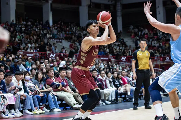 ▲勇士林志傑、周桂羽，獵鷹飛雷神、謝宗融。（圖／PLG職籃提供）