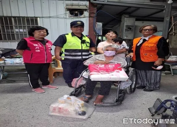 ▲內埔警分局瑪家所員警陳仁傑捐助民生物質給轄內弱勢家庭             。（圖／記者陳崑福翻攝）
