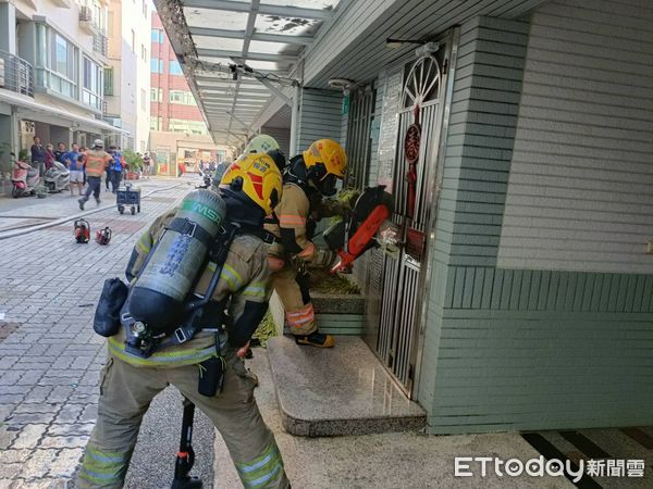 ▲▼台南北區文成一路巷內民宅傳出火警。（圖／記者林東良翻攝）