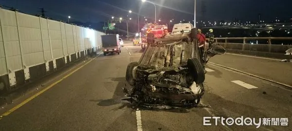 ▲▼北市萬華環河快速道路車禍。（圖／記者黃彥傑翻攝）