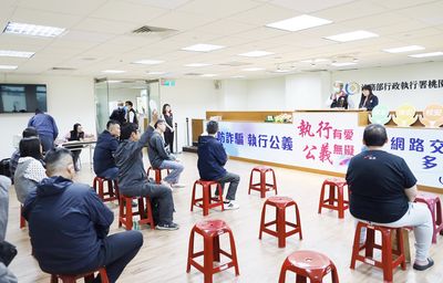 桃園執行分署年終聯合拍賣買氣旺　勞力士錶喊價25次24萬賣出