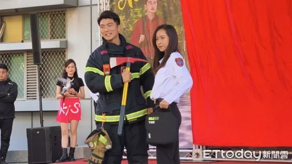 ▲▼  消防英雄，蛇麼都平安! 嘉義縣消防桌曆威猛登場    。（圖／嘉義縣消防局提供）