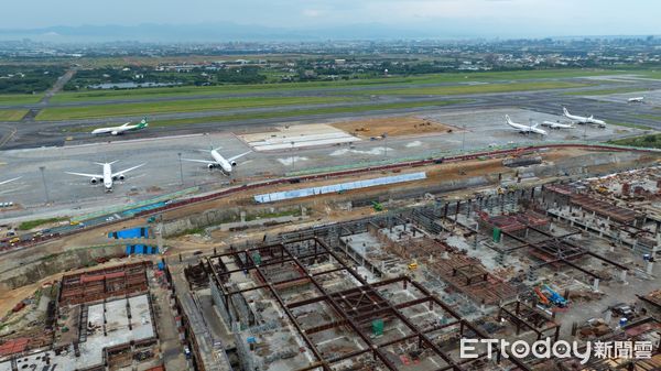 ▲▼桃園機場第三航廈機坪工程兼顧營運及航空保安，克服施工腹地及進出動線限制等挑戰。（圖／桃機公司提供）