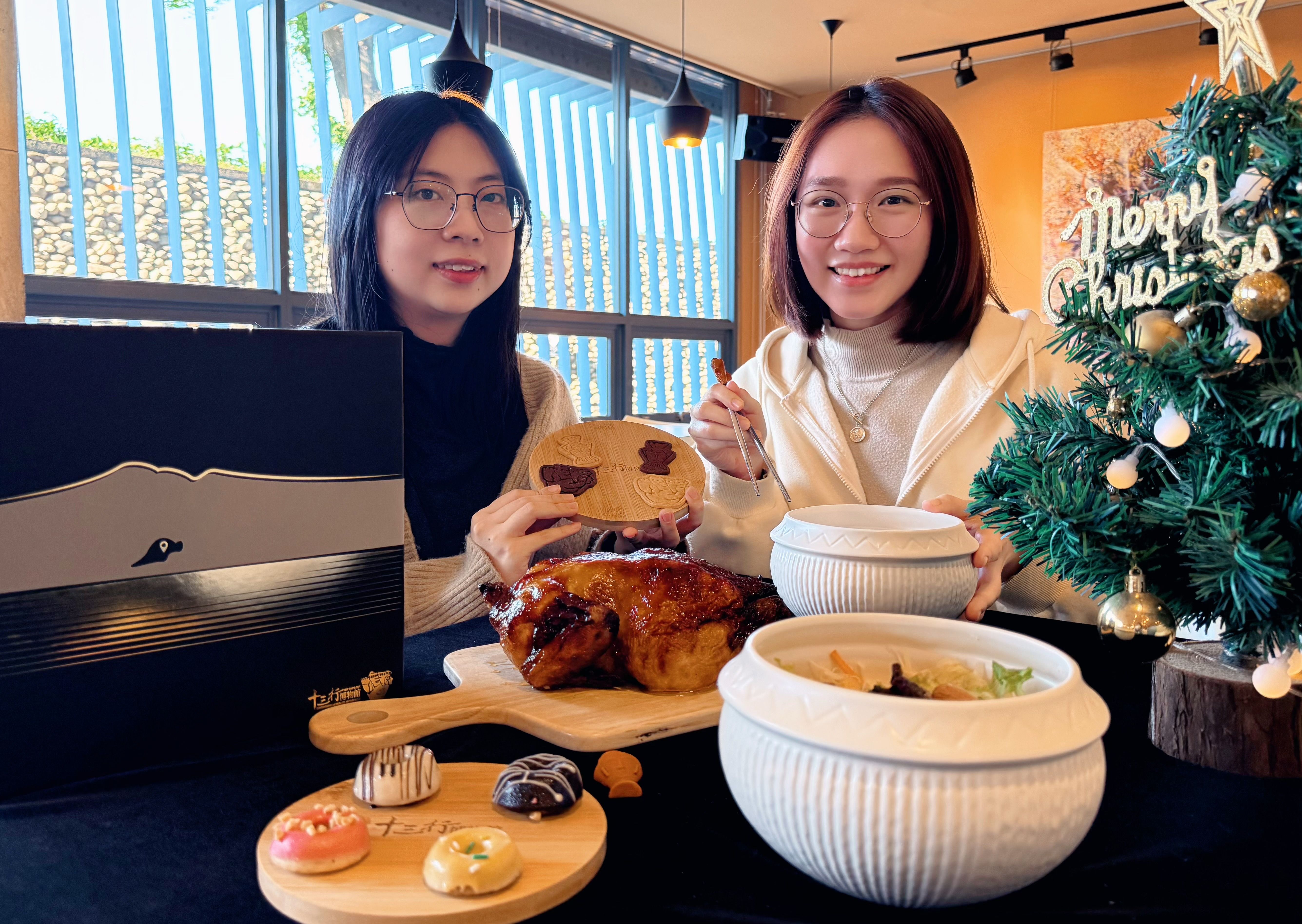 ▲十三行博物館推出「食‧叁」聖誕餐具組。（圖／新北市立十三行博物提供）