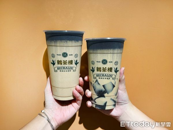 ▲▼鶴茶樓推出季節限定「芝麻糊奶蓋」。（圖／鶴茶樓 Hechaloutea提供）