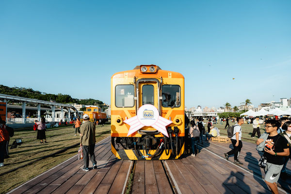 ▲▼高雄出現「巨型香蕉」跟火車一樣大！哈瑪星園區香蕉派對登場。（圖／高雄市政府文化局）