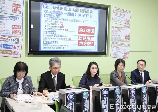 ▲▼民進黨立院黨團於黨團召開 惡修財劃法  健康 幼教 預算全遭殃 記者會。（圖／記者屠惠剛攝）