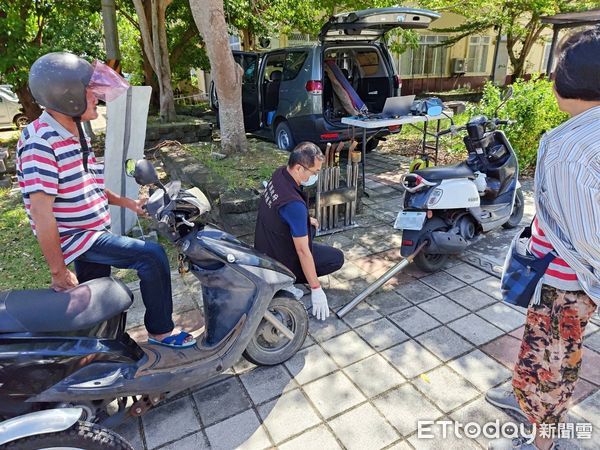 ▲機車年度排氣定檢             。（圖／記者陳崑福攝）