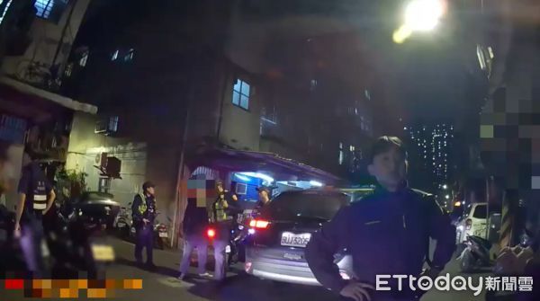 ▲▼張男等4人返家遇5名少年擋道，雙方肢體拉扯，警方出動快打部隊到場             。（圖／記者陳以昇翻攝）