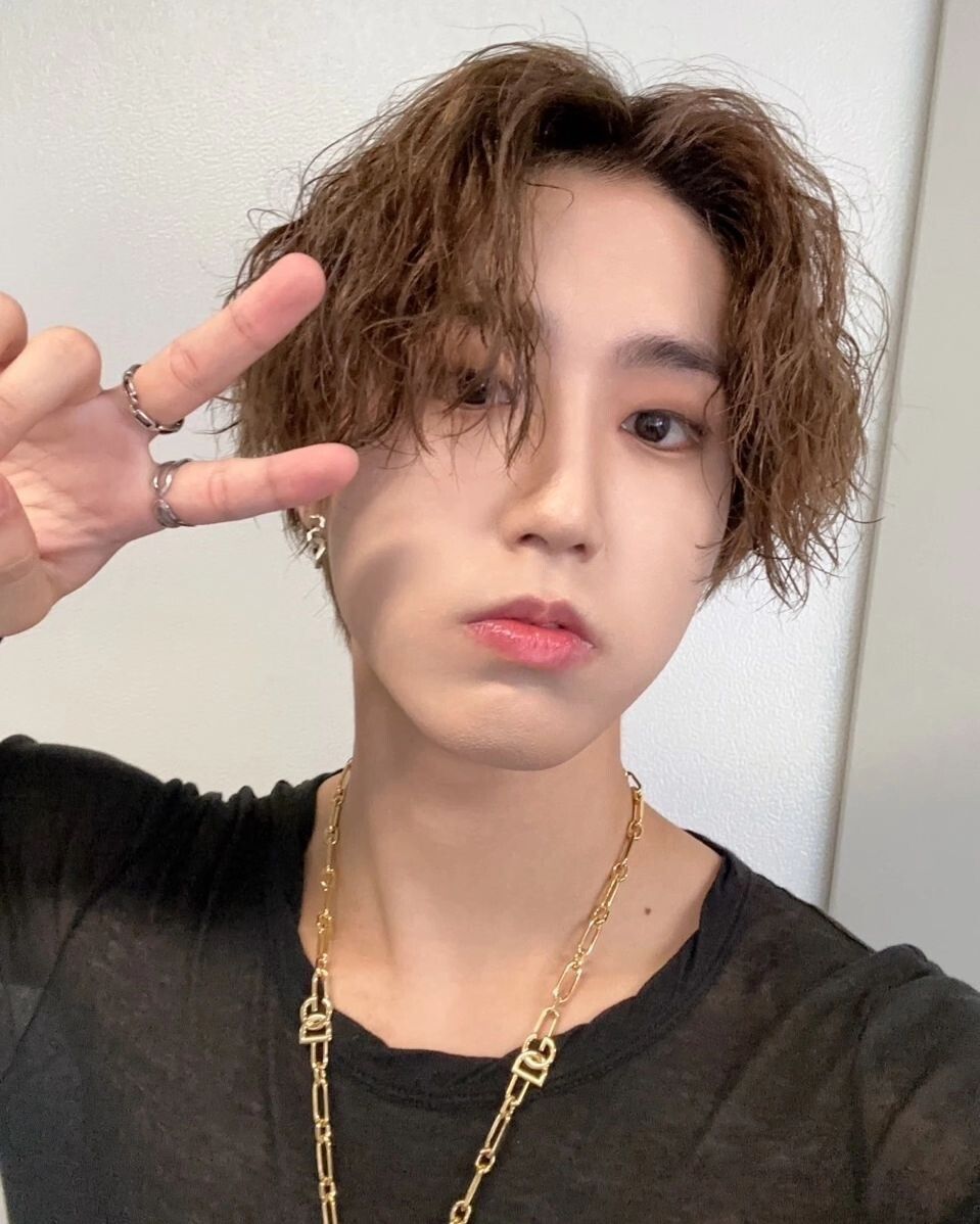 ▲男生髮型       。（圖／翻攝自IG）