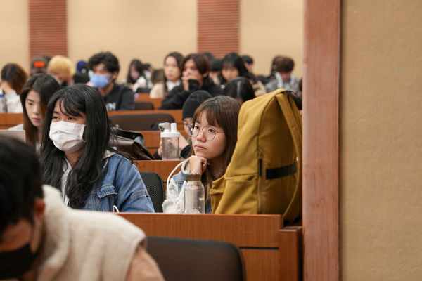 圖四：世新大學企管系學生藉此次國際研討會提升視野與研究能力。（圖／世新大學提供）