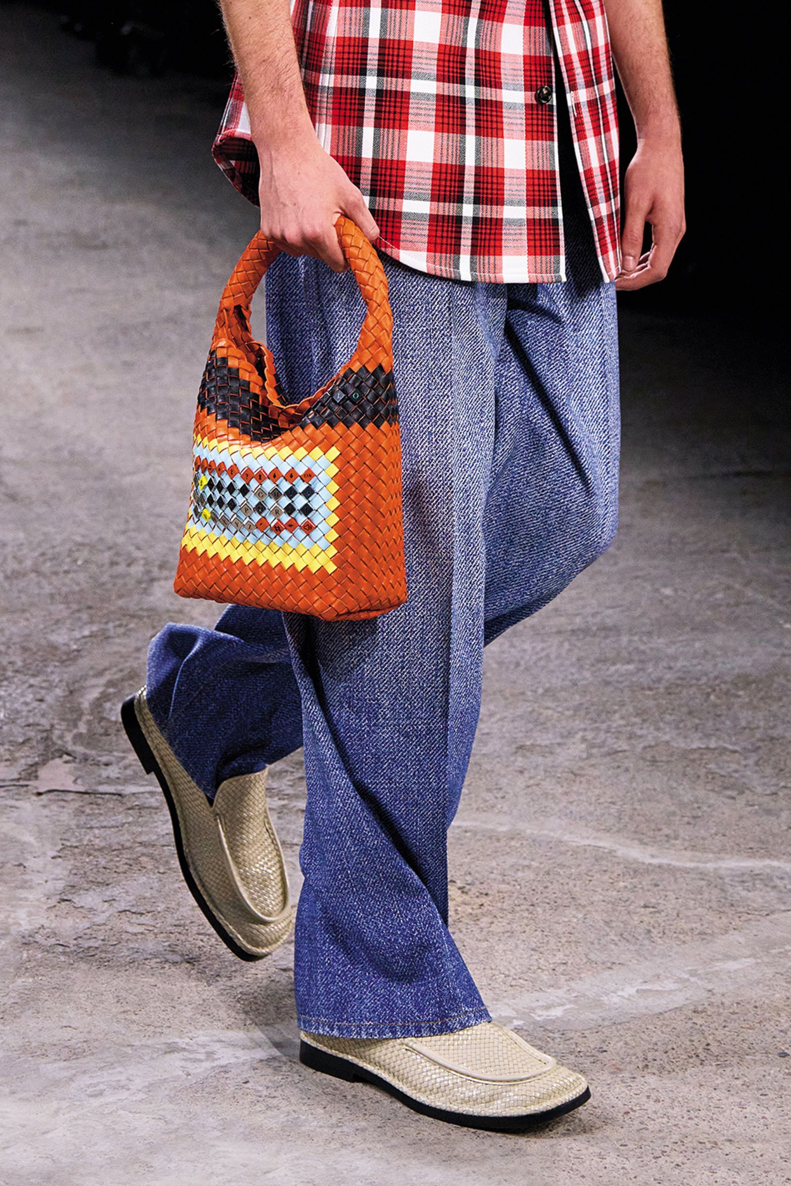 【靚鑑賞】玩皮比不過你BOTTEGA VENETA