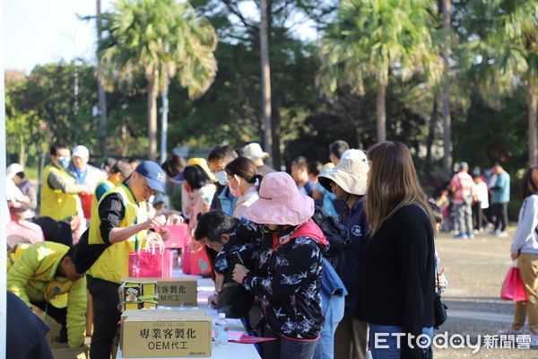 ▲雲科工廠協會秋季健走今年首度移師虎尾農博公園，經整治後環境優美、公共設施週全，對於整天在工業區內工作的人來說是最佳的休閒場域。（圖／記者王悉宇翻攝）