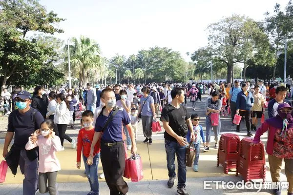 ▲雲科工廠協會秋季健走今年首度移師虎尾農博公園，經整治後環境優美、公共設施週全，對於整天在工業區內工作的人來說是最佳的休閒場域。（圖／記者王悉宇翻攝）