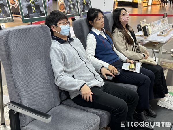 ▲▼台鐵EMU3000型新自強號座椅。（圖／記者李姿慧攝）