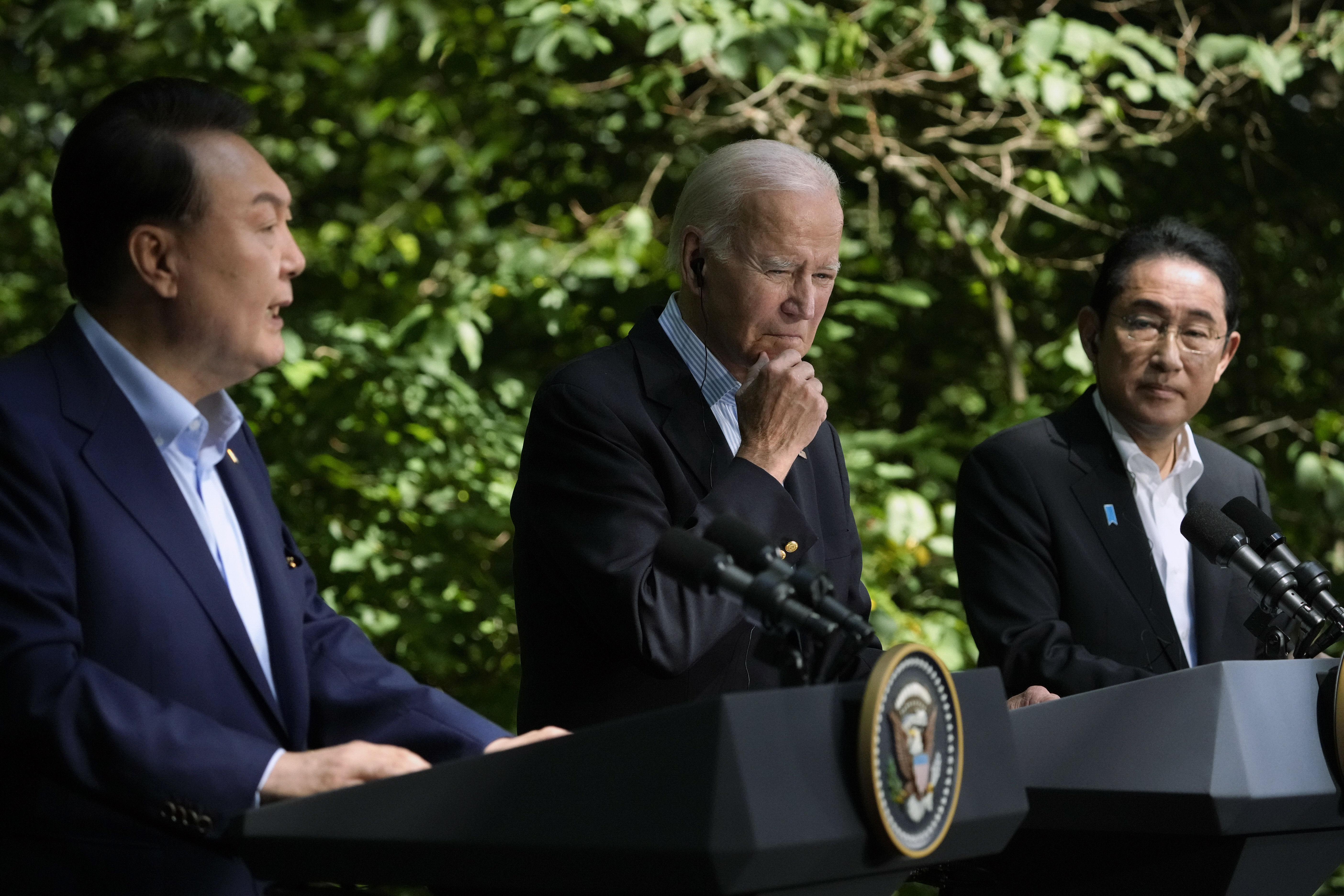 ▲▼美國總統拜登、南韓總統尹錫悅、日本前首相岸田文雄，2023年8月在美國大衛營。（圖／達志影像／美聯社）