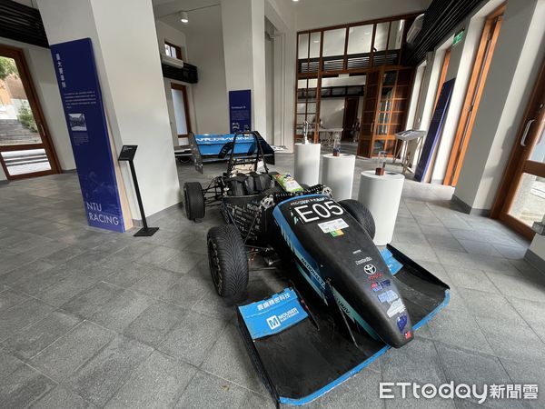 ▲▼台大工學博物館籌備處舉辨首次特展「Here with M.E.--與M.E.同行」，展示台大機械系超過80餘年來的點滴，包括自製的輕航機、賽車等。。（圖／記者許敏溶攝）