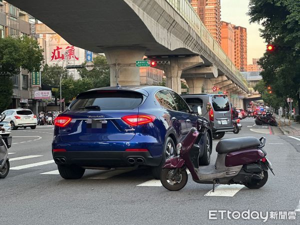 ▲▼慘了...台中騎士刮中458萬瑪莎拉蒂休旅車　釀文心路大回堵。（圖／記者許權毅攝）